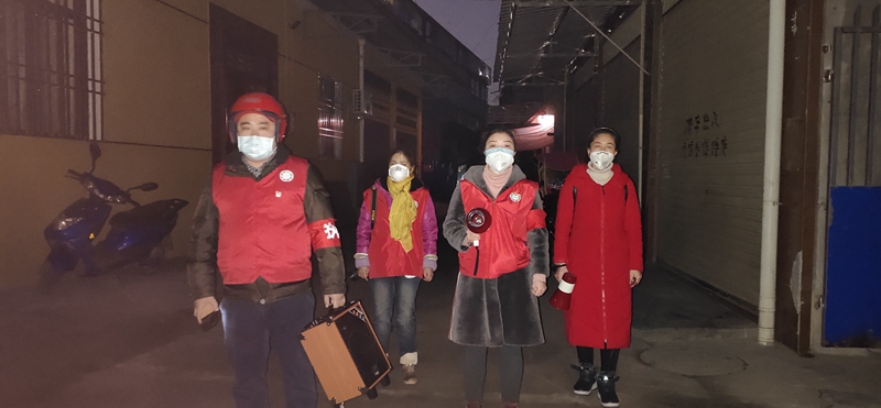 玉蟾街道开展二级场镇小喇叭宣传.jpg