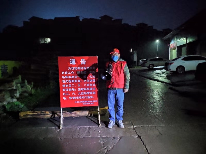 近日，又有一名党员志愿者加入他们的队伍.JPG