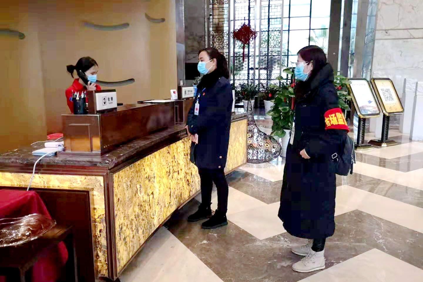 实地核查酒店歇业防控情况.jpg