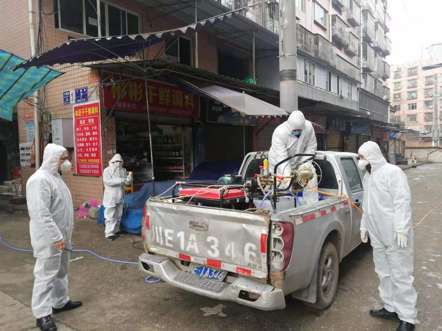 为辖区农贸市场消毒.jpg