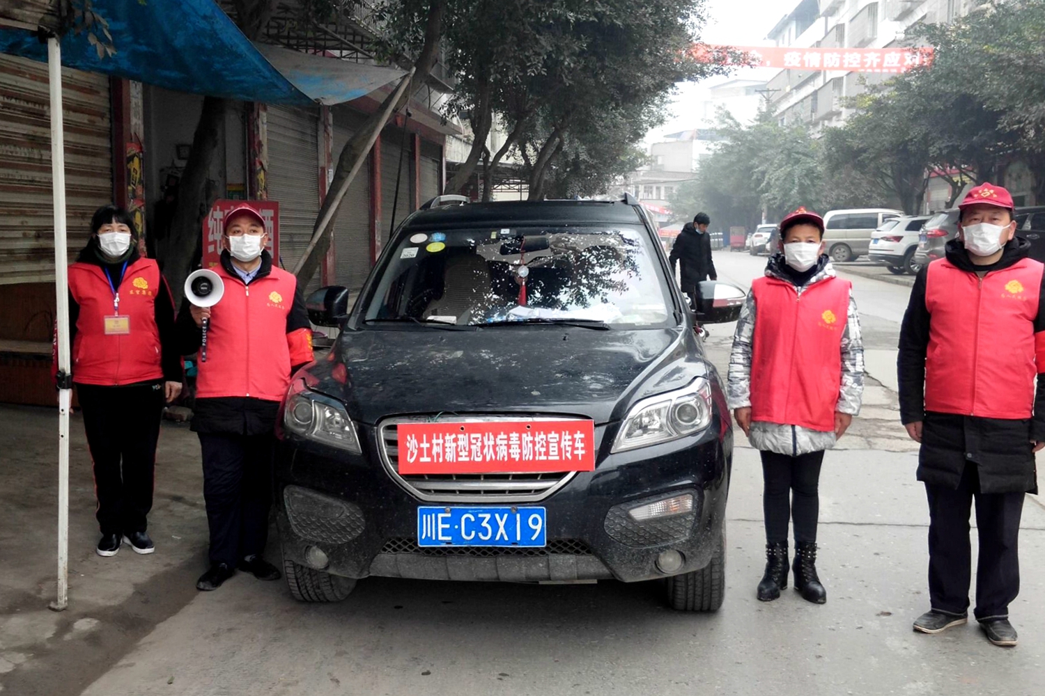 福集镇雷锋志愿队自制宣传车，并参与群众劝导.jpg