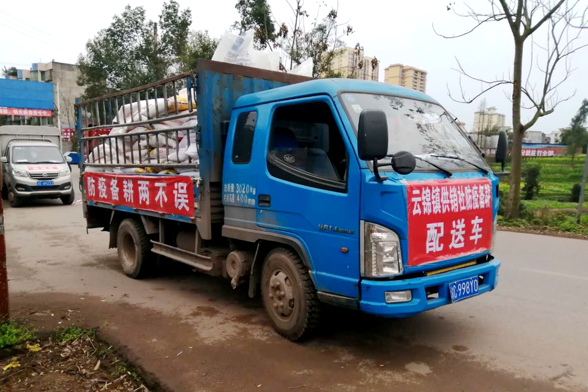 农资配送车在各条线路上开展配送服务 (1).jpg