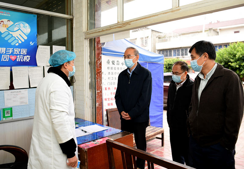 黄强前往成都资阳暗访督查农村地区疫情防控工作
并主持召开省应对新冠肺炎疫情应急指挥部疫情防控工作视频调度会议
清醒认识当前形势进一步查堵漏洞
以铁的决心铁的措施铁的毅力尽快控制住疫情「相关图片」