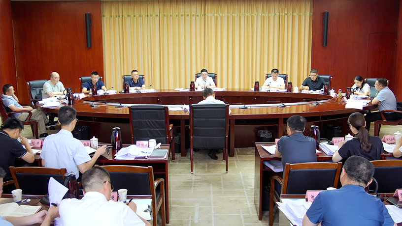 泸县十七届人民政府第74次常务会议召开