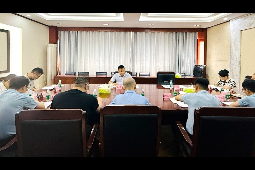 高烨主持召开泸县大气污染防治工作调度会
