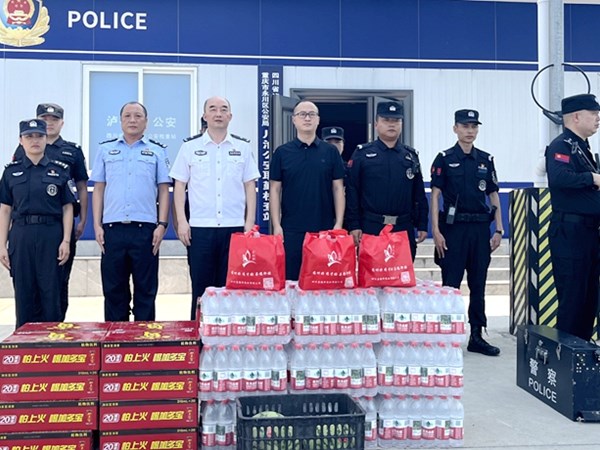 陈晓峰率队到立石镇开展走访慰问活动