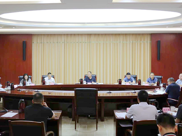 县委常委会召开会议 李仁军主持并讲话