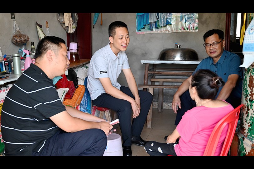 熊茂材率队到玄滩镇督导当前重点工作